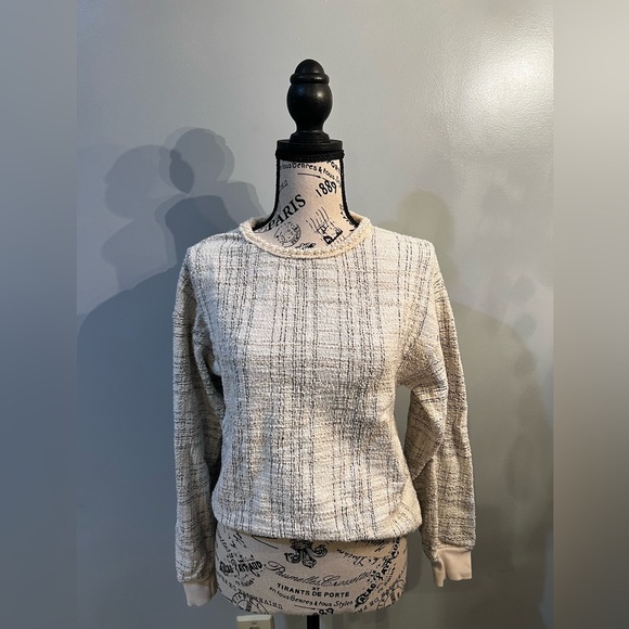 Zara Long Sleeve Crew Neck Sweatshirt Crop with Faux Pearls - Picture 2 of 8